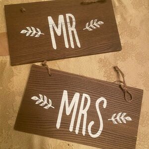 Burnes Of Boston Brown Chair Signs Set